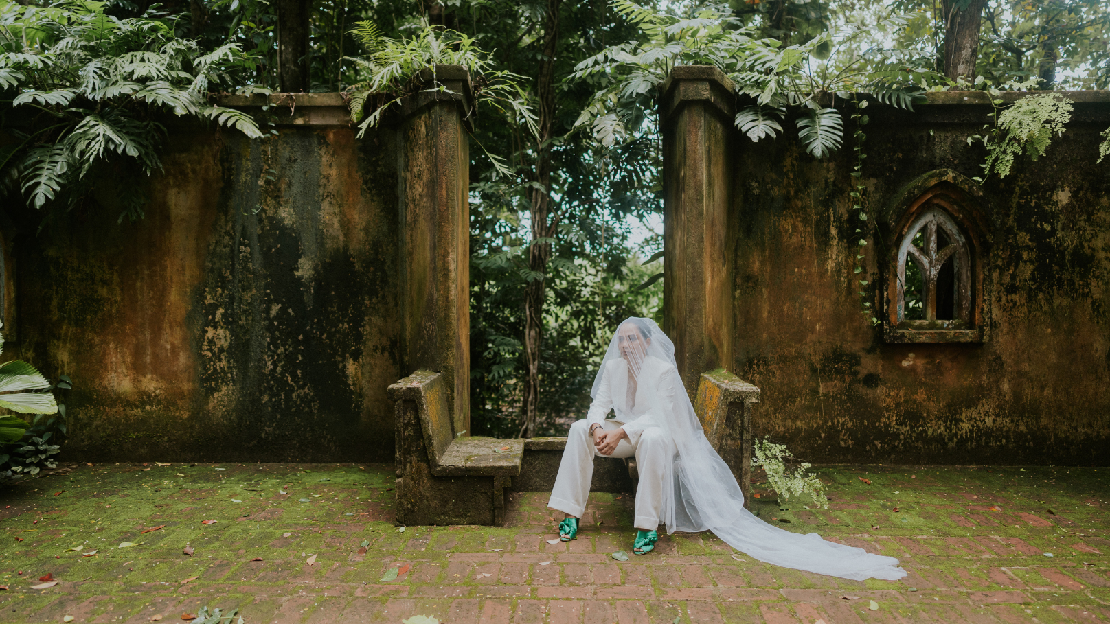  This Couple Got Married at Geoffrey Bawa's Lunuganga and It Was the Most Beautiful Thing